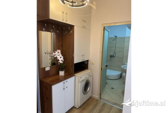 Shtepi ne shitje Apartament ne Tirane, 1+1, Mobilimi E mobiluar, Pagesa 95,000  Euro.