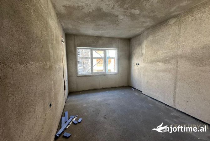 Shtepi ne shitje Apartament ne Tirane, 1+1, Mobilimi Bosh, pa mobiluar, Pagesa 70,000  Euro.