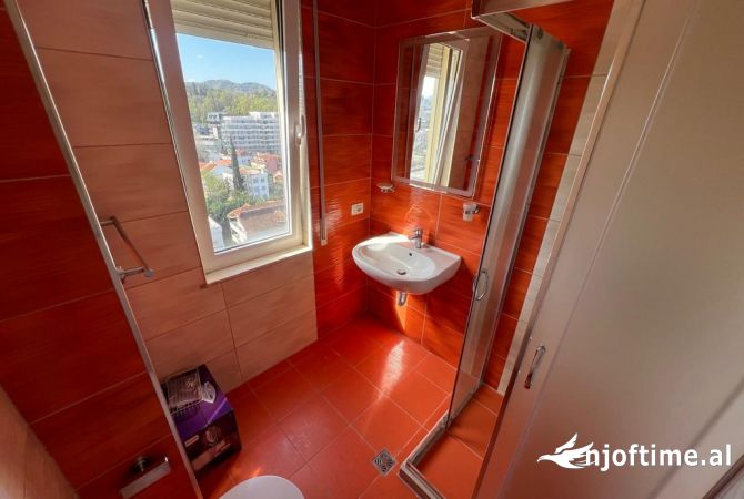 Shtepi me qera Apartament ne Tirane, 2+1, Mobilimi E mobiluar, Pagesa 650  Euro.