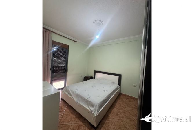 Shtepi ne shitje Shtepi Private ne Tirane, 5+1, Mobilimi Pjeserisht e mobiluar, Pagesa 500,000  Euro.