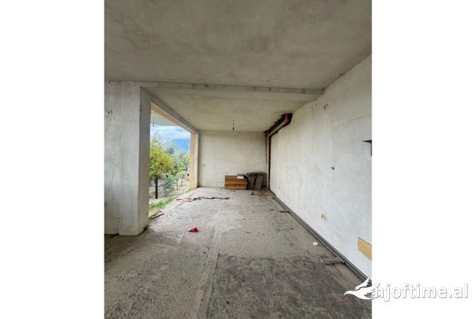 Shtepi ne shitje Shtepi Private ne Tirane, 5+1, Mobilimi Pjeserisht e mobiluar, Pagesa 500,000  Euro.