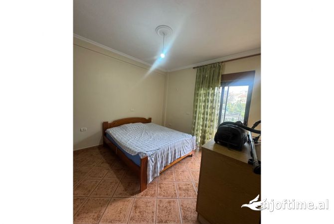 Shtepi ne shitje Shtepi Private ne Tirane, 5+1, Mobilimi Pjeserisht e mobiluar, Pagesa 500,000  Euro.