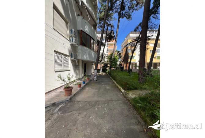 Shtepi ne shitje Apartament ne Durres, 2+1, Mobilimi E mobiluar, Pagesa 160,000  Euro.