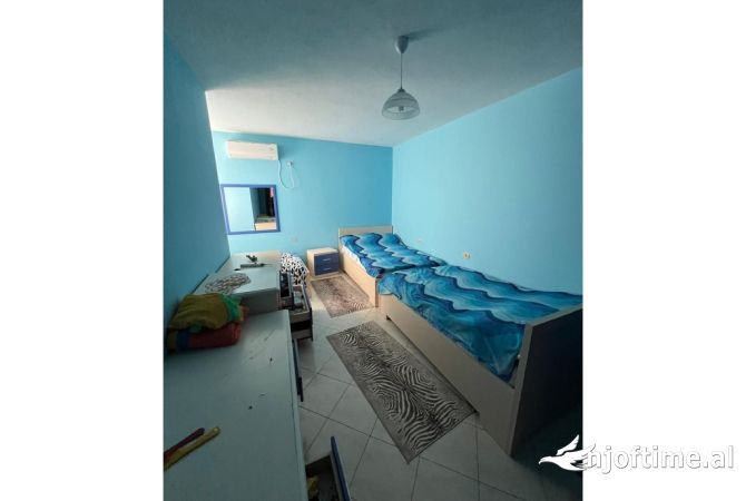 Shtepi ne shitje Apartament ne Durres, 2+1, Mobilimi E mobiluar, Pagesa 160,000  Euro.