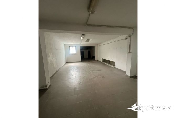 Magazine me Qera prane Fushes se Ali Demit