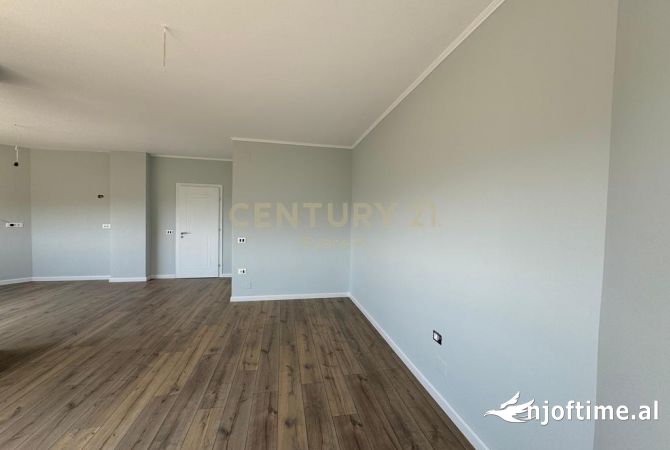 Shtepi ne shitje Apartament ne Tirane, 2+1, Mobilimi Bosh, pa mobiluar, Pagesa 124,000  Euro.