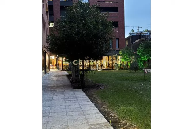 Ambjent biznesi me qera 2+1 ne Tirane - 2,000 Euro