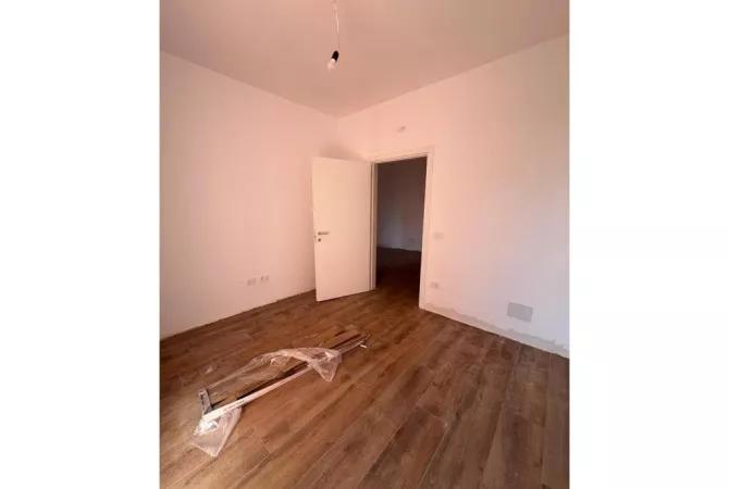 Shtepi me qera Apartament ne Tirane, 1+1, Mobilimi Bosh, pa mobiluar, Pagesa 700  Euro.