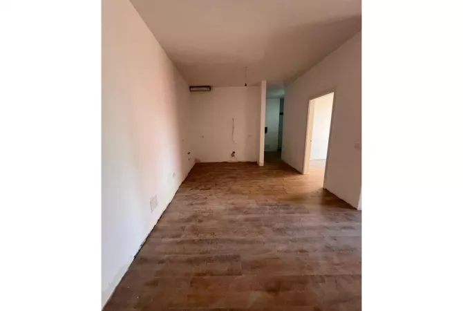 Shtepi me qera Apartament ne Tirane, 1+1, Mobilimi Bosh, pa mobiluar, Pagesa 700  Euro.