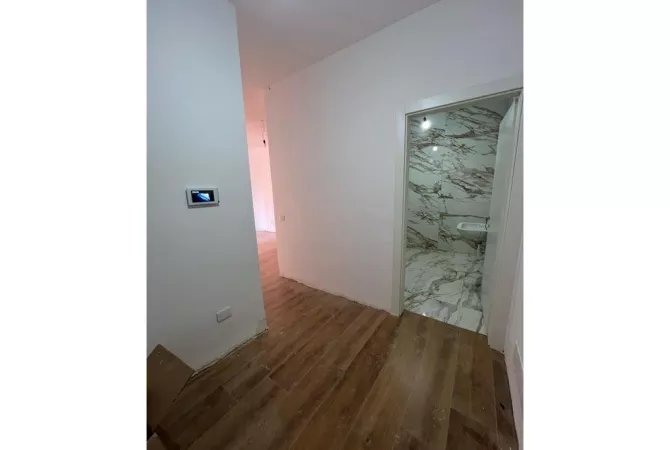 Shtepi me qera Apartament ne Tirane, 1+1, Mobilimi Bosh, pa mobiluar, Pagesa 700  Euro.