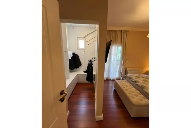 Shtepi ne shitje Apartament ne Tirane, 2+1, Mobilimi E mobiluar, Pagesa 270,000  Euro.