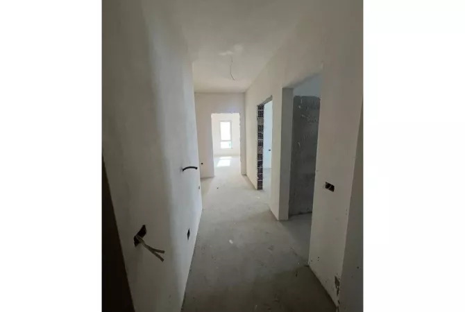 Shtepi ne shitje Apartament ne Pogradec, 1+1, Mobilimi Bosh, pa mobiluar, Pagesa 90,000  Euro.