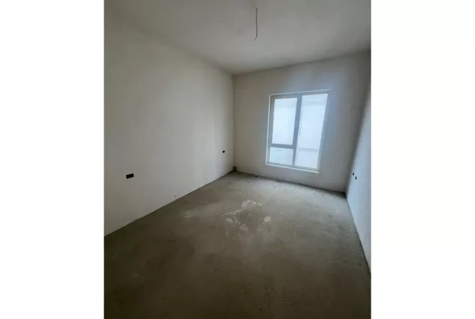 Shtepi ne shitje Apartament ne Pogradec, 1+1, Mobilimi Bosh, pa mobiluar, Pagesa 90,000  Euro.