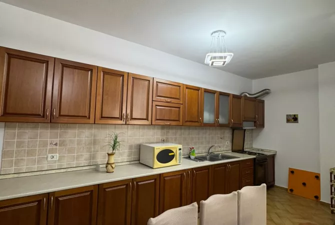 Shtepi me qera Apartament ne Tirane, 2+1, Mobilimi E mobiluar, Pagesa 600  Euro.