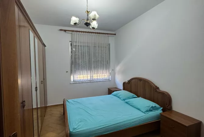 Shtepi me qera Apartament ne Tirane, 2+1, Mobilimi E mobiluar, Pagesa 600  Euro.