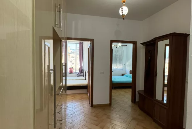 Shtepi me qera Apartament ne Tirane, 2+1, Mobilimi E mobiluar, Pagesa 600  Euro.