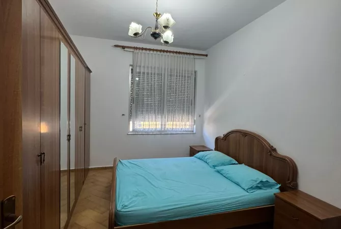 Shtepi me qera Apartament ne Tirane, 2+1, Mobilimi E mobiluar, Pagesa 600  Euro.