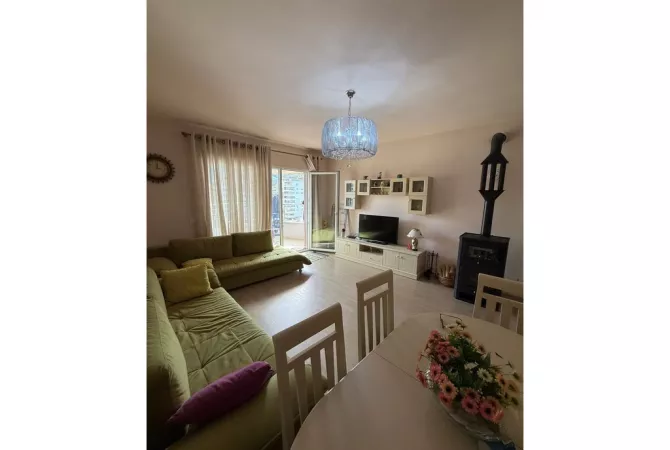 Shtepi ne shitje Apartament ne Pogradec, 2+1, Mobilimi E mobiluar, Pagesa 136,500  Euro.