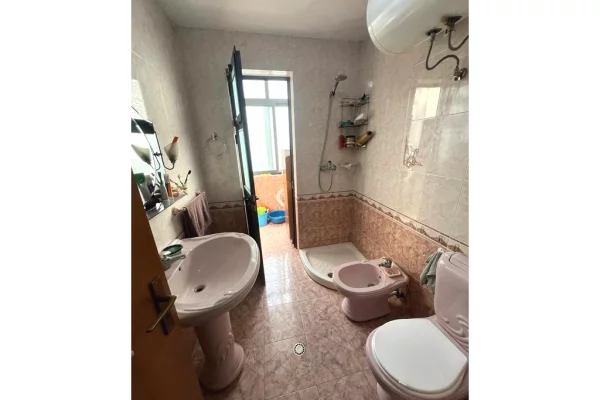 Shtepi me qera Apartament ne Tirane, 2+1, Mobilimi E mobiluar, Pagesa 600  Euro.