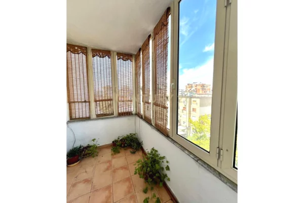 Shtepi me qera Apartament ne Tirane, 2+1, Mobilimi E mobiluar, Pagesa 650  Euro.