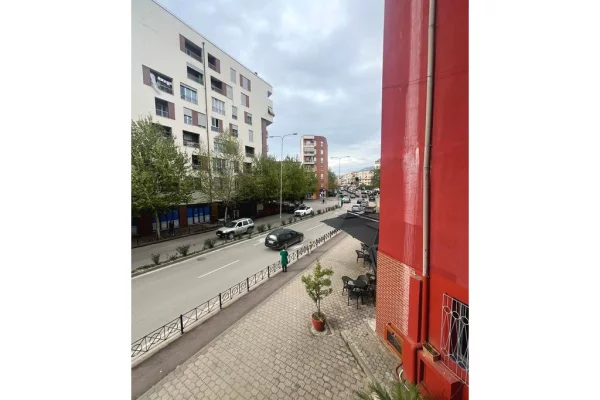 Jepen me Qera Zyra te Ali Demi prane Ish Tregut Elektrik