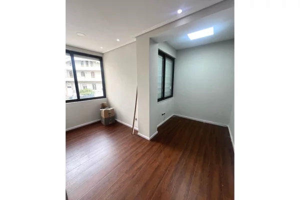 Jepen me Qera Zyra te Ali Demi prane Ish Tregut Elektrik