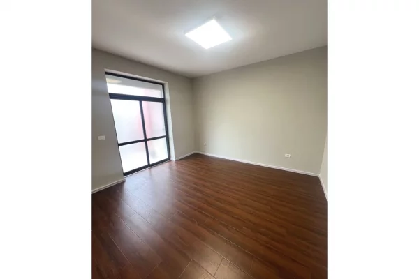 Jepen me Qera Zyra te Ali Demi prane Ish Tregut Elektrik