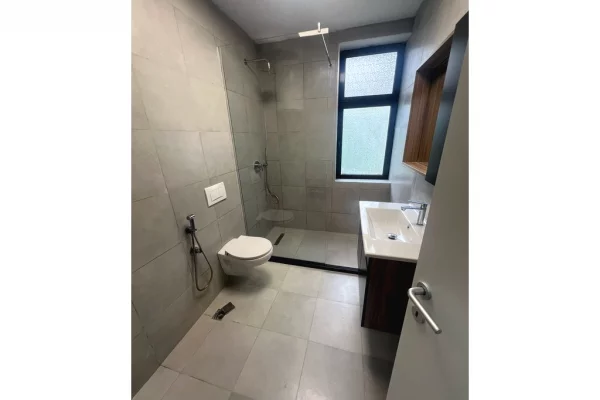 Jepen me Qera Zyra te Ali Demi prane Ish Tregut Elektrik