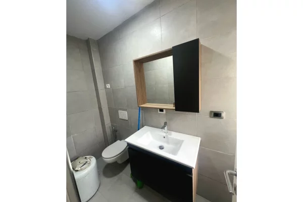 Jepen me Qera Zyra te Ali Demi prane Ish Tregut Elektrik