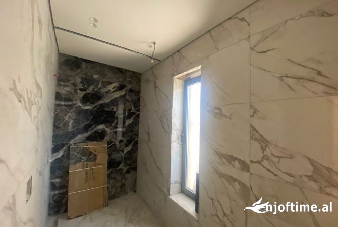 Ambient biznesi me qera 3+1 ne Tirane - 800 Euro