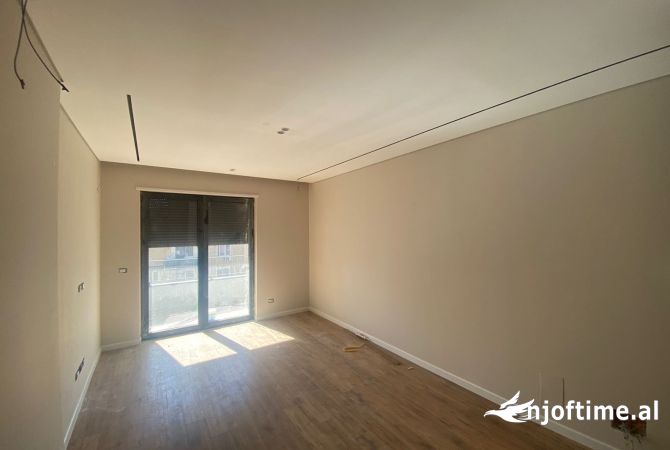 Ambient biznesi me qera 3+1 ne Tirane - 800 Euro