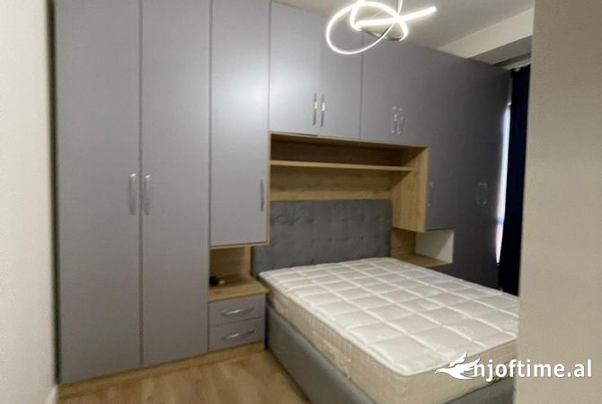 Shtepi me qera Apartament ne Tirane, 2+1, Mobilimi E mobiluar, Pagesa 900  Euro.