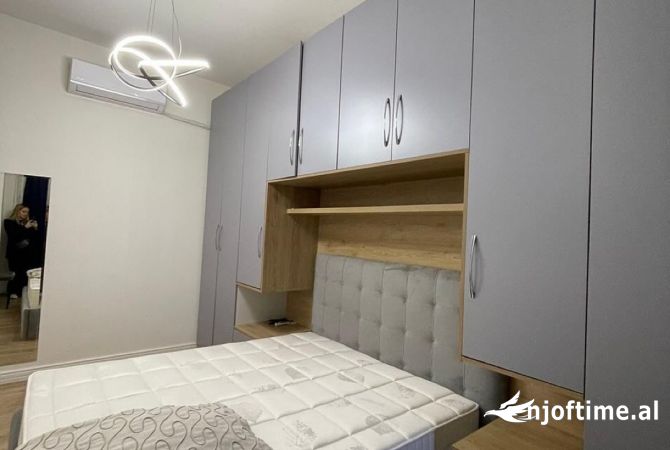 Shtepi me qera Apartament ne Tirane, 2+1, Mobilimi E mobiluar, Pagesa 900  Euro.