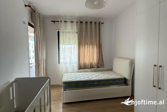 Shtepi me qera Apartament ne Tirane, 2+1, Mobilimi E mobiluar, Pagesa 500  Euro.