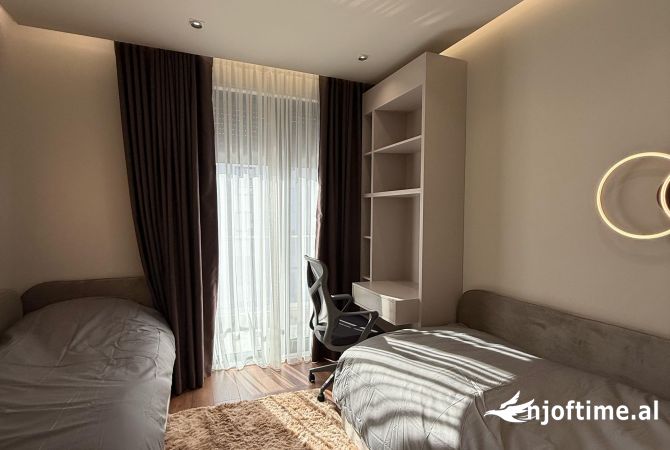 Shtepi me qera Apartament ne Tirane, 2+1, Mobilimi E mobiluar, Pagesa 950  Euro.