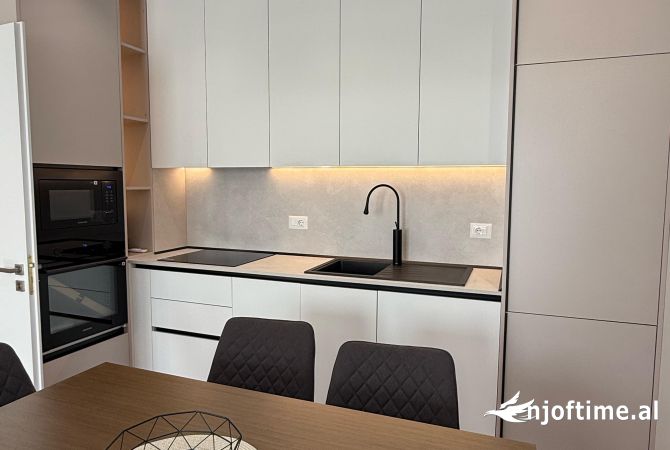 Shtepi me qera Apartament ne Tirane, 2+1, Mobilimi E mobiluar, Pagesa 950  Euro.