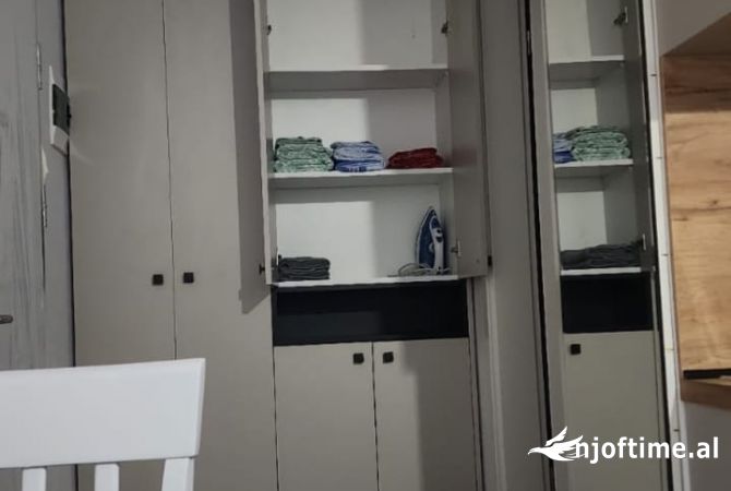 Shtepi me qera Apartament ne Tirane, Garsoniere, Mobilimi E mobiluar, Pagesa 370  Euro.