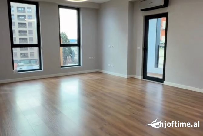 Ambient per zyra tek Rruga e Barrikadave