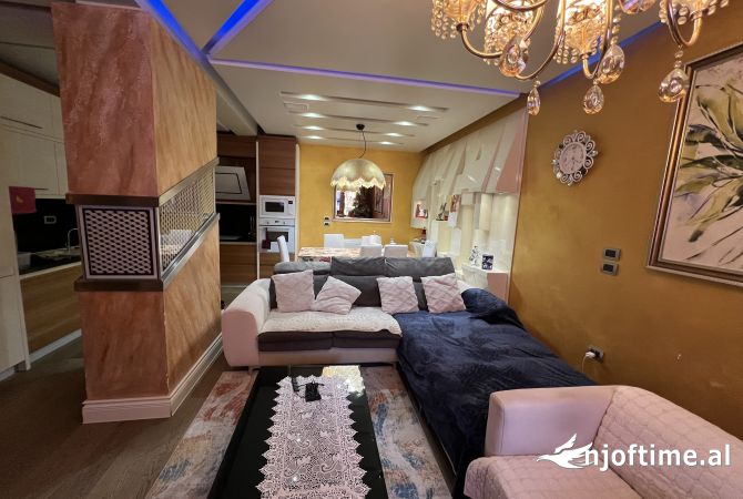 Shtepi ne shitje Apartament ne Tirane, 3+1, Mobilimi E mobiluar, Pagesa 175,000  Euro.