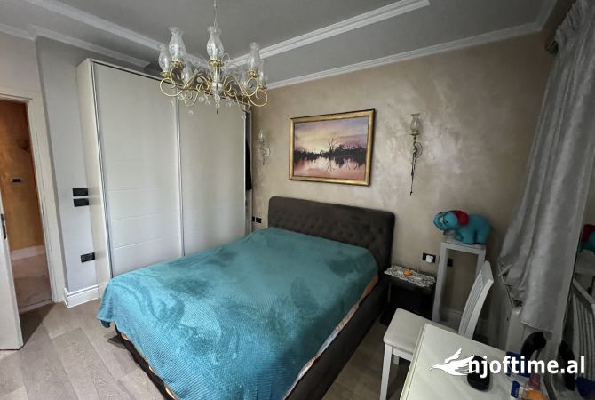Shtepi ne shitje Apartament ne Tirane, 3+1, Mobilimi E mobiluar, Pagesa 175,000  Euro.