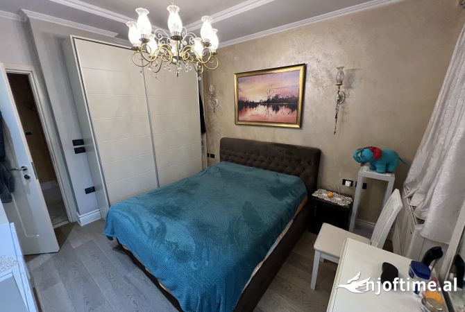 Shtepi ne shitje Apartament ne Tirane, 3+1, Mobilimi E mobiluar, Pagesa 175,000  Euro.