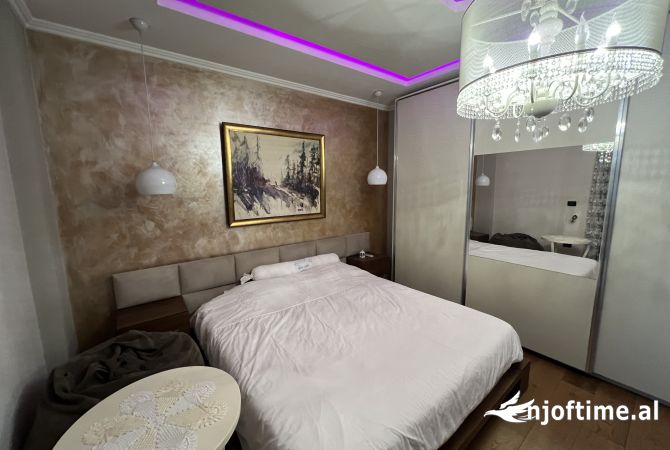 Shtepi ne shitje Apartament ne Tirane, 3+1, Mobilimi E mobiluar, Pagesa 175,000  Euro.