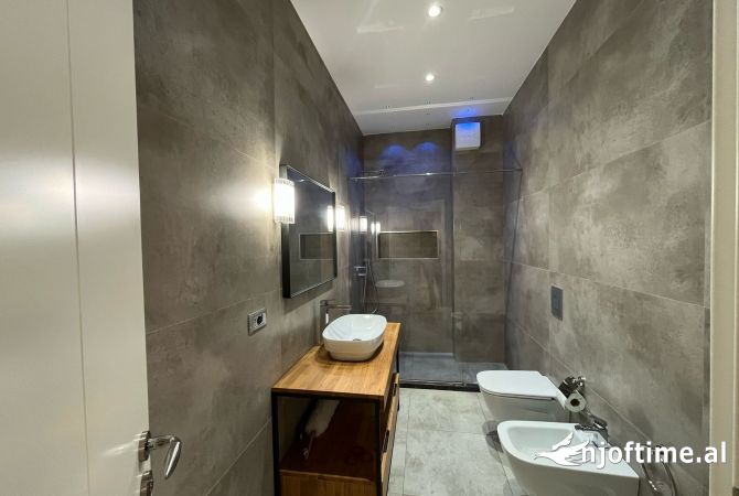 Shtepi me qera Apartament ne Tirane, 2+1, Mobilimi E mobiluar, Pagesa 850  Euro.