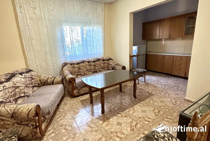 Shtepi me qera 2+1 ne Tirane - 380 Euro