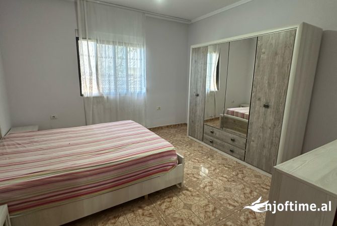 Shtepi me qera Apartament ne Tirane, 2+1, Mobilimi E mobiluar, Pagesa 380  Euro.
