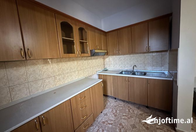 Shtepi me qera 2+1 ne Tirane - 380 Euro