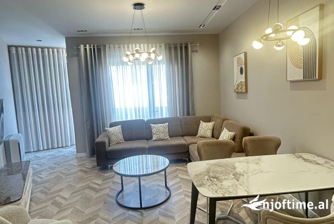 Shtepi me qera 2+1 ne Tirane - 1,300 Euro
