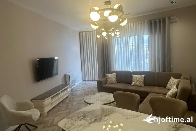 Shtepi me qera 2+1 ne Tirane - 1,300 Euro