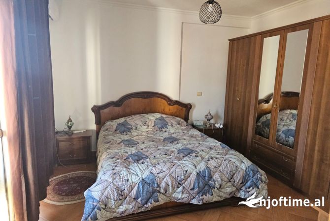 Shtepi me qera Apartament ne Tirane, 2+1, Mobilimi E mobiluar, Pagesa 650  Euro.