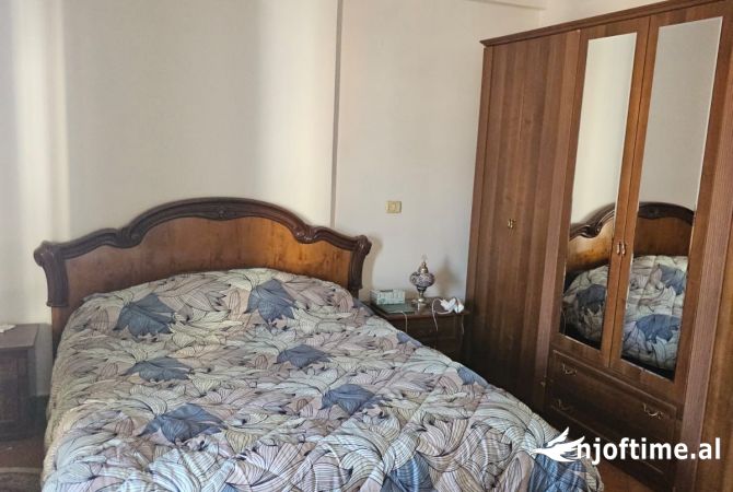 Shtepi me qera Apartament ne Tirane, 2+1, Mobilimi E mobiluar, Pagesa 650  Euro.